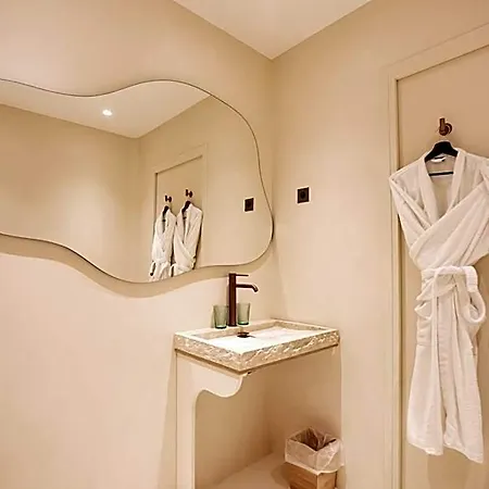 فندق Tinah Saint-tropez 4*