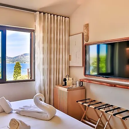 فندق Tinah Saint-tropez 4*